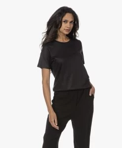 Majestic Filatures T-Shirt Met Glanscoating - Zwart -JAMES PERSE WINKEL 230809 bc8a934f df4d 451b 823e 3b14560f4de4