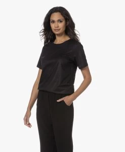 Majestic Filatures T-Shirt Met Glanscoating - Zwart -JAMES PERSE WINKEL 230809 c5dce7cf 7338 4d82 a1a1 fd310b44f4ca