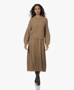 Resort Finest Mouwloze Satijnen Midi Jurk - Camel -JAMES PERSE WINKEL 230809 ca053f22 f857 4e49 8629 4cda9f158f6a